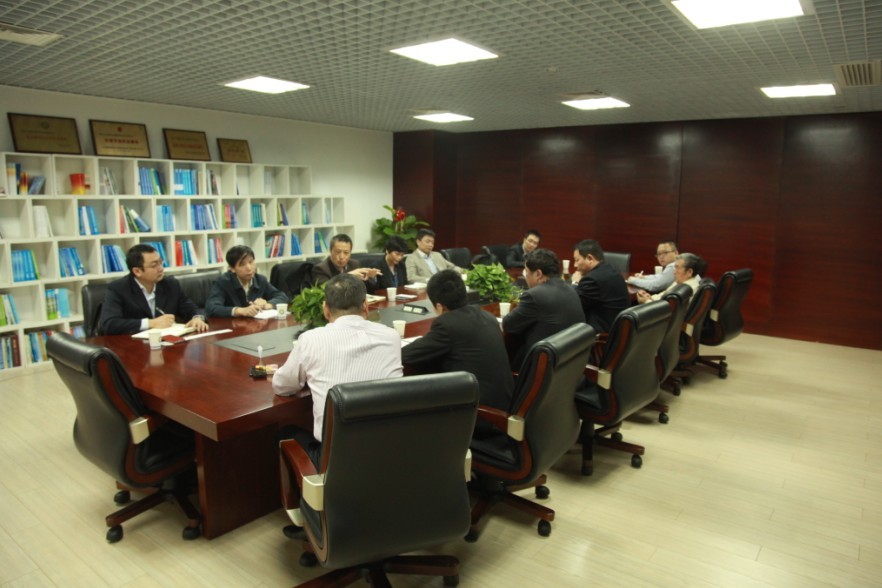 鎮(zhèn)江經(jīng)信委、開發(fā)區(qū)管委會(huì)一行到訪促進(jìn)中心