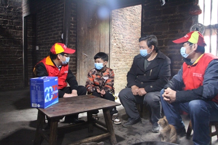 國網江永縣供電公司：迎春風進瑤寨，學雷鋒獻愛心