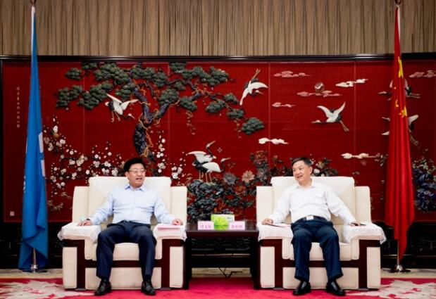 溫樞剛會見云南能投集團黨委書記、董事長段文泉