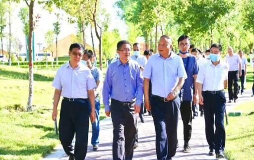 國(guó)家電投集團(tuán)黨組成員、副總經(jīng)理王樹(shù)東一行赴七師胡楊河市調(diào)研
