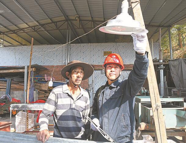 李德青：村民用電滿意，我心里才踏實