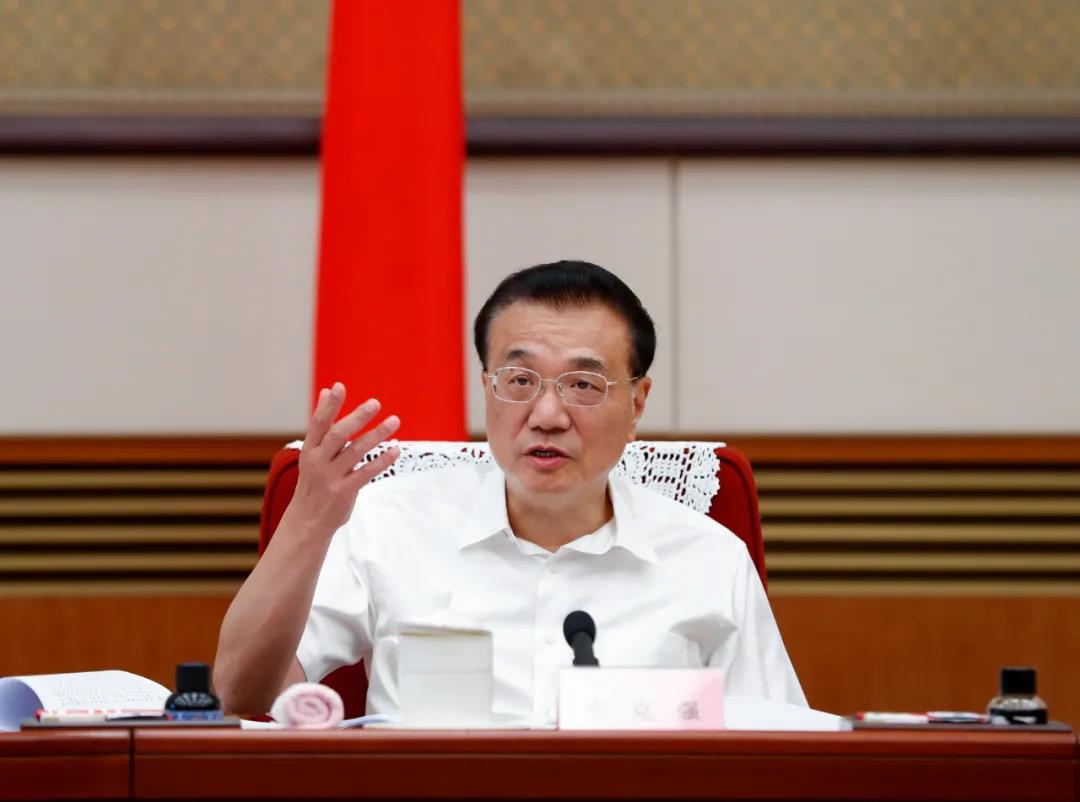 李克強：發(fā)揮西部風、光、水電等優(yōu)勢 建大型清潔能源基地