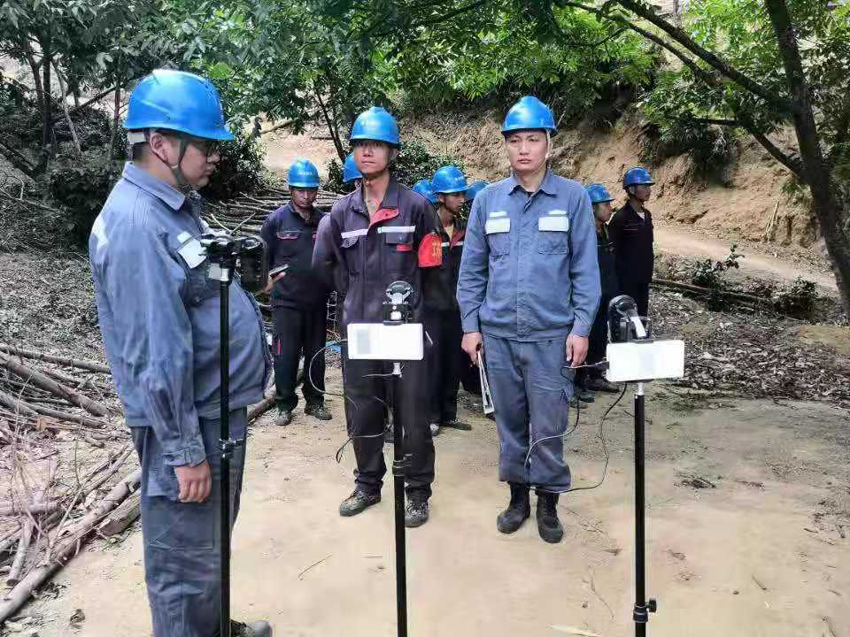 臨滄云縣供電局配電管理三所開展隱患整改，切實保障用戶用電安全