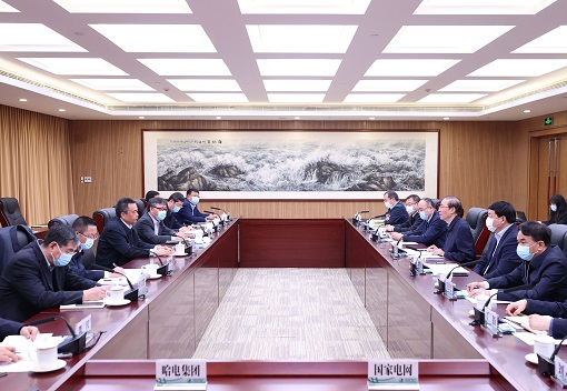 辛保安、張智剛與哈電集團(tuán)董事長(zhǎng)曹志安、總經(jīng)理吳偉章會(huì)談