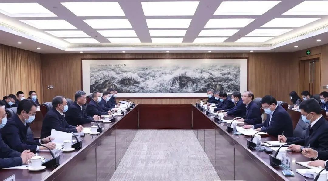 辛保安、張智剛與新疆維吾爾自治區(qū)、新疆生產(chǎn)建設(shè)兵團(tuán)領(lǐng)導(dǎo)會談