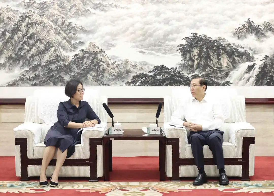 國家電網(wǎng)董事長、黨組書記辛保安與江西省委副書記、贛州市委書記吳忠瓊會談