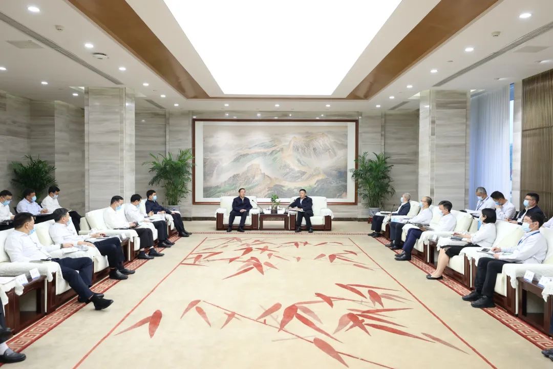 國(guó)家電網(wǎng)公司董事長(zhǎng)、黨組書辛保安與東方電氣集團(tuán)董事長(zhǎng)俞培根、總經(jīng)理徐鵬會(huì)談