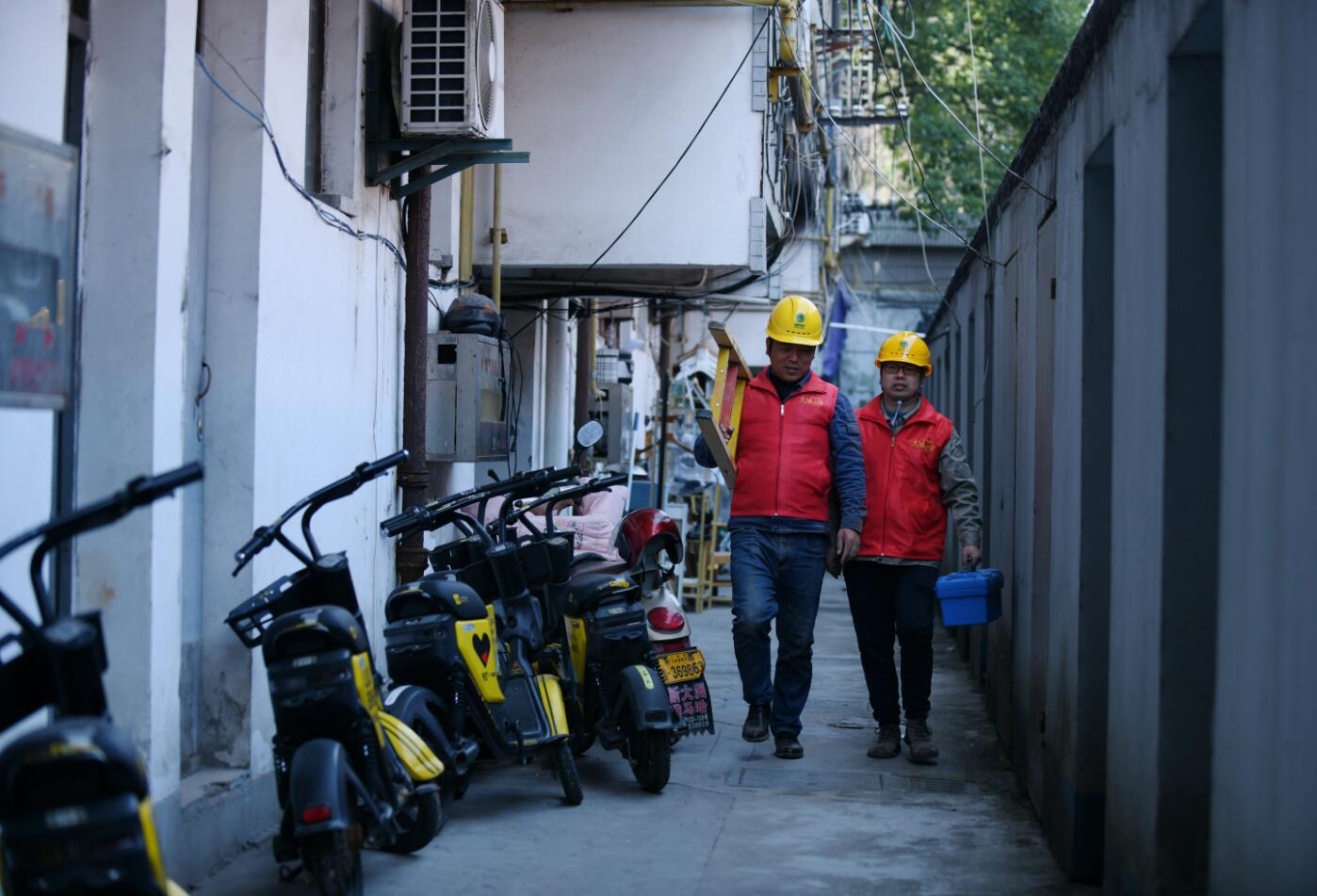 國網(wǎng)余姚市供電公司：“點(diǎn)亮黑樓道2.0”，借“光”照亮居民歸家路