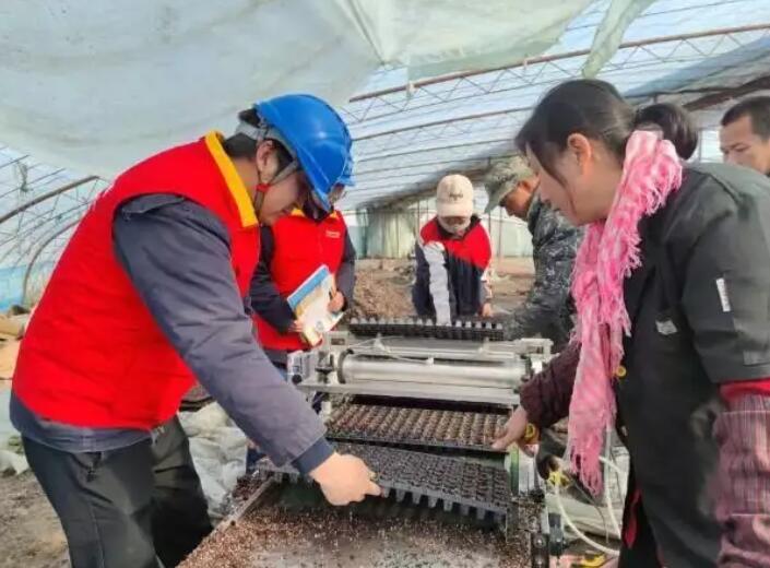 國(guó)網(wǎng)新疆電力公司貼心服務(wù)，為春耕春灌用電保駕護(hù)航