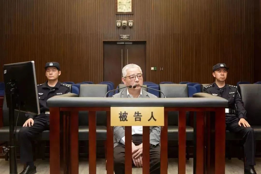 被控受賄1.56億，原上海電氣集團(tuán)股份有限公司總裁、董事長(zhǎng)鄭建華受審
