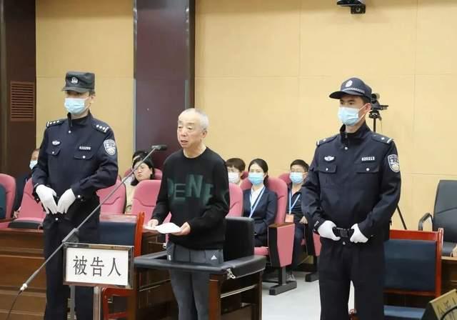 甘肅電投集團(tuán)原副總經(jīng)理蔣曉立受賄、國有公司人員濫用職權(quán)、非法持有槍支案一審公開開庭審理