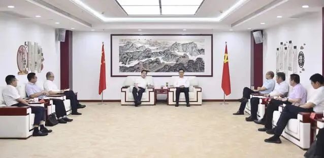 漯河市委書(shū)記秦保強(qiáng)、市長(zhǎng)黃鈁會(huì)見(jiàn)中國(guó)電建華中區(qū)總部黨委書(shū)記、總經(jīng)理蹇尚友一行