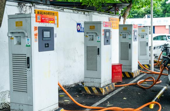 新能源汽車(chē)日漸增多，充電樁使用亂象如何管?