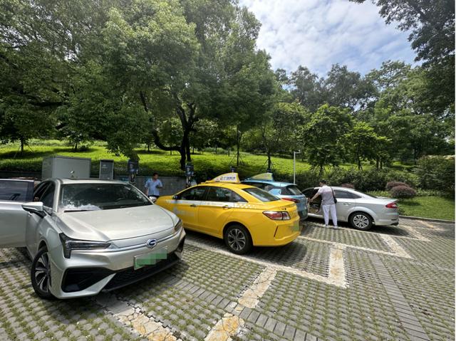 調(diào)查丨多地充電樁電價(jià)漲幅20%以上，分時(shí)電價(jià)與行業(yè)競(jìng)爭(zhēng)多方博弈