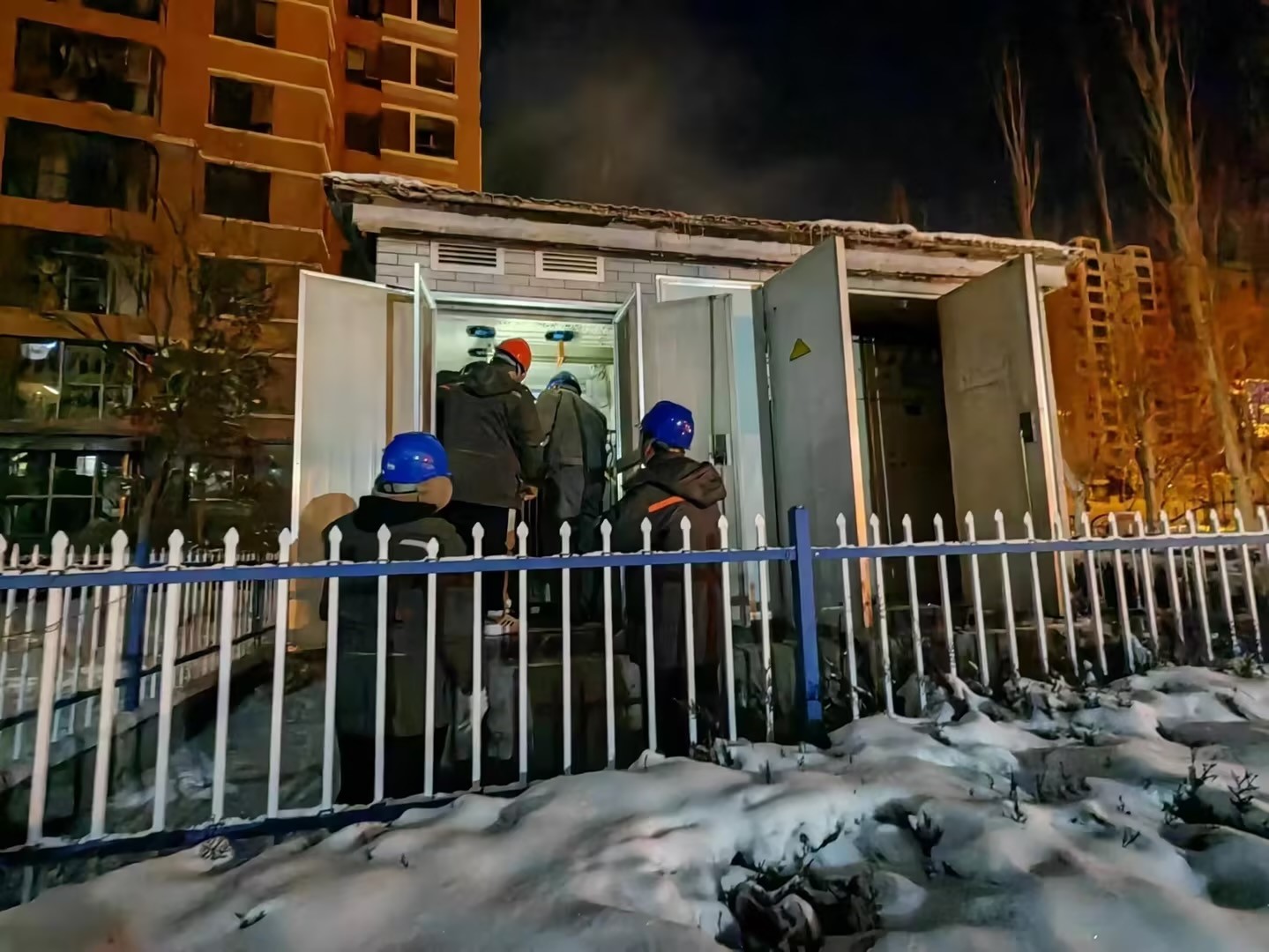 風雪來襲入冬寒，電力搶修送溫暖