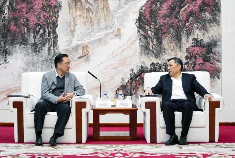 中國(guó)能建黨委書記、董事長(zhǎng)宋海良與華夏銀行黨委書記、董事長(zhǎng)李民吉會(huì)談