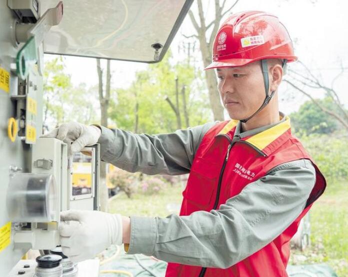 賀彪：星城萬(wàn)家燈火，“帶電護(hù)衛(wèi)”用心守候
