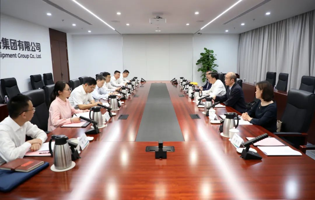 中國電氣裝備黨委副書記、總經(jīng)理周群會見上海