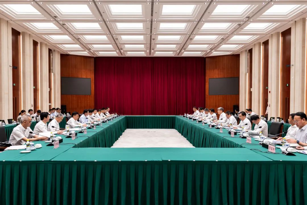 國家能源集團黨組書記、董事長劉國躍與廣西壯族自治區(qū)人民政府主席藍天立舉行工作會談