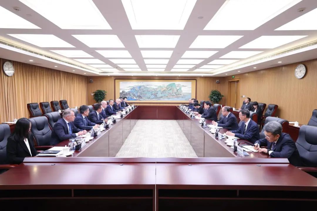 張智剛會(huì)見(jiàn)日立能源總裁方秦、候任總裁沈瑞博