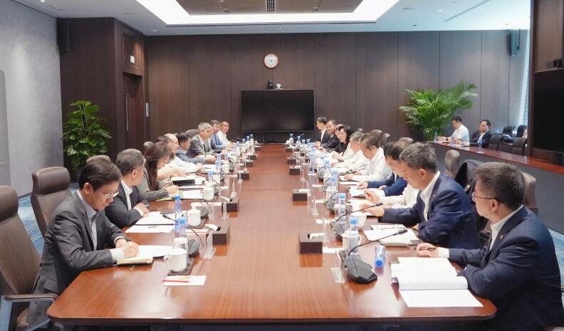 中國能建黨委書記、董事長宋海良與中信集團黨委書記、董事長奚國華會談