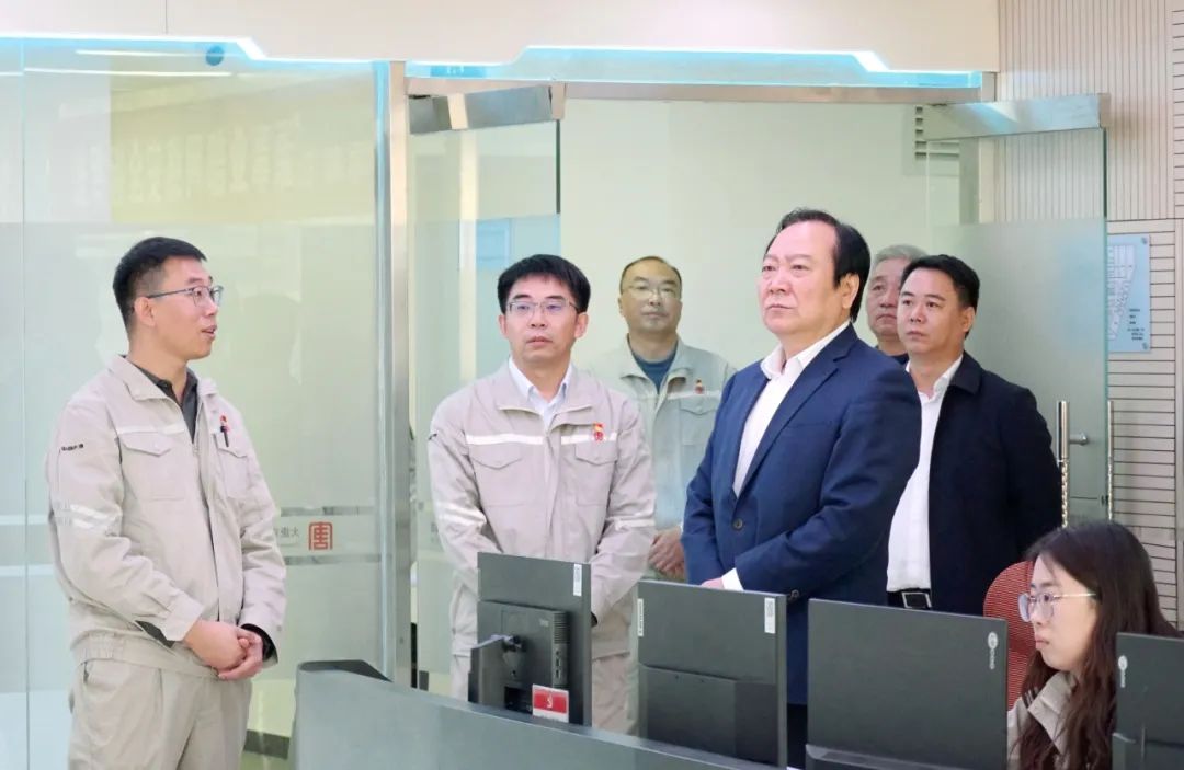 大唐國際發(fā)電公司黨委書記、董事長李凱到承德新能源事業(yè)部調研