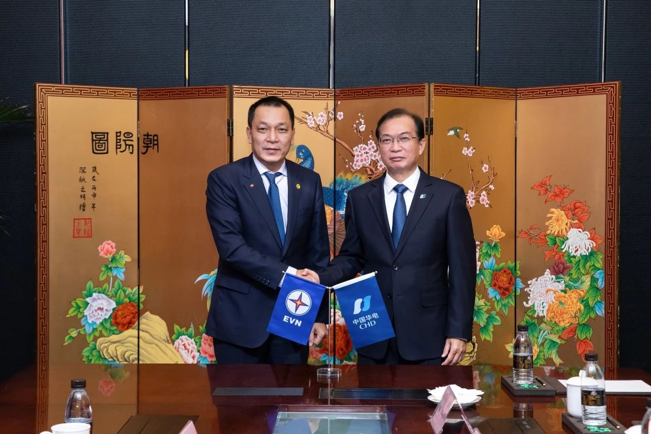 華電集團(tuán)黨組書記、董事長江毅與越南電力集團(tuán)董事長鄧黃安舉行會(huì)談