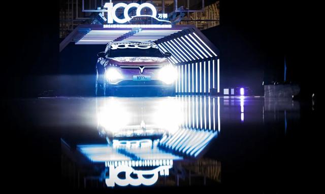 年產(chǎn)量破千萬，中國新能源汽車挑戰(zhàn)中前行