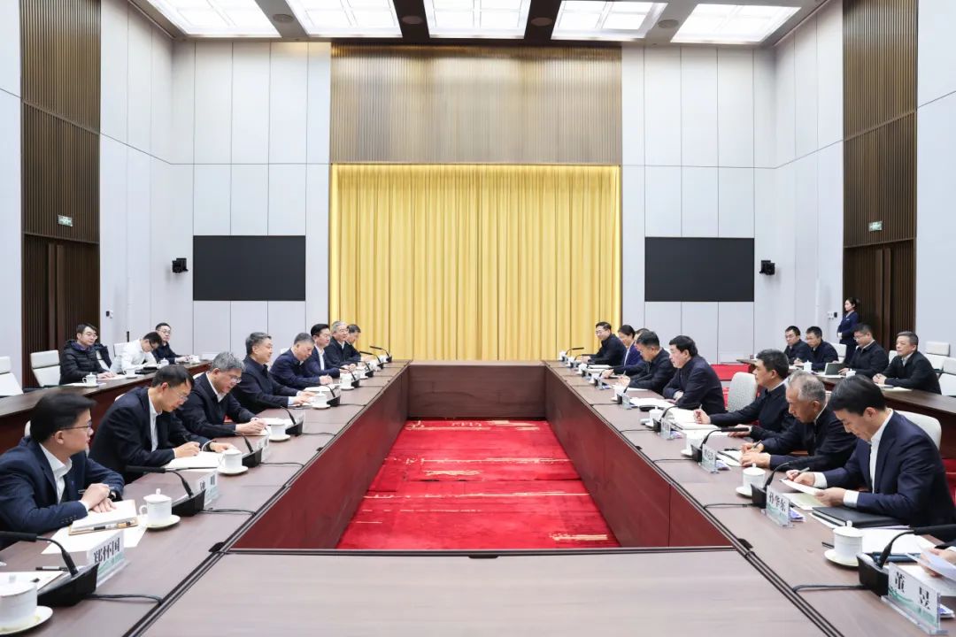 溫樞剛張文峰與國(guó)家電網(wǎng)董事長(zhǎng)張智剛、總經(jīng)理龐驍剛會(huì)談
