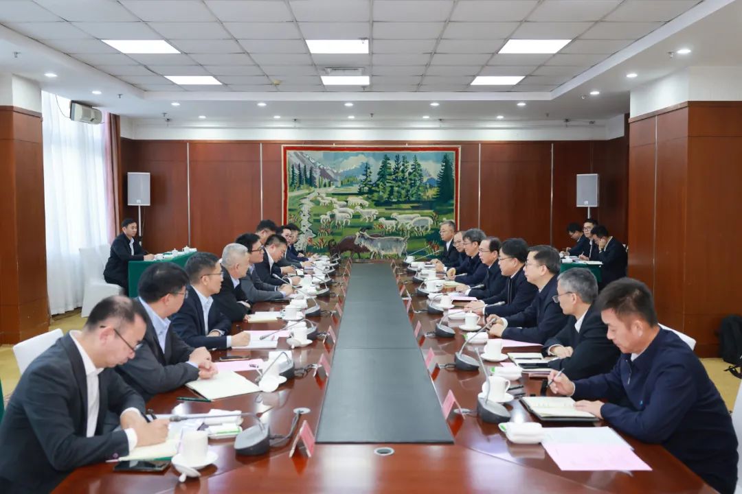 華電集團黨組書記、董事長江毅與上海電氣黨委書記、董事長吳磊舉行會談