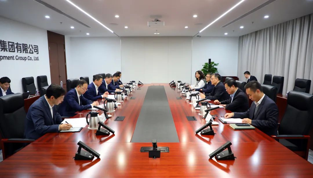 中國(guó)電氣裝備董事長(zhǎng)李洪鳳、總經(jīng)理周群會(huì)見(jiàn)佛