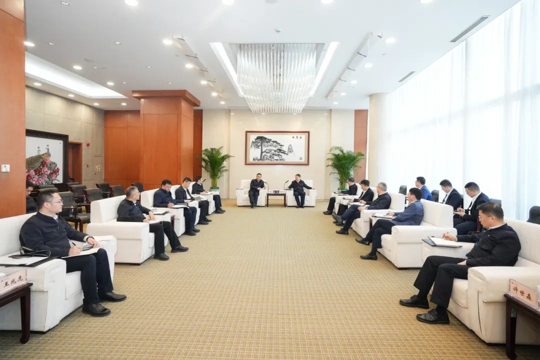華能集團(tuán)董事長溫樞剛、總經(jīng)理張文峰會見哈電集團(tuán)董事長曹志安、總經(jīng)理黃偉